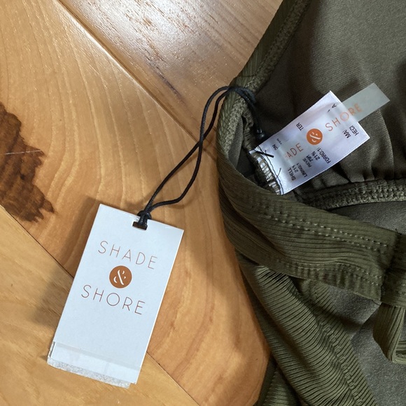 V- Cut one piece swimsuit - Picture 3 of 4